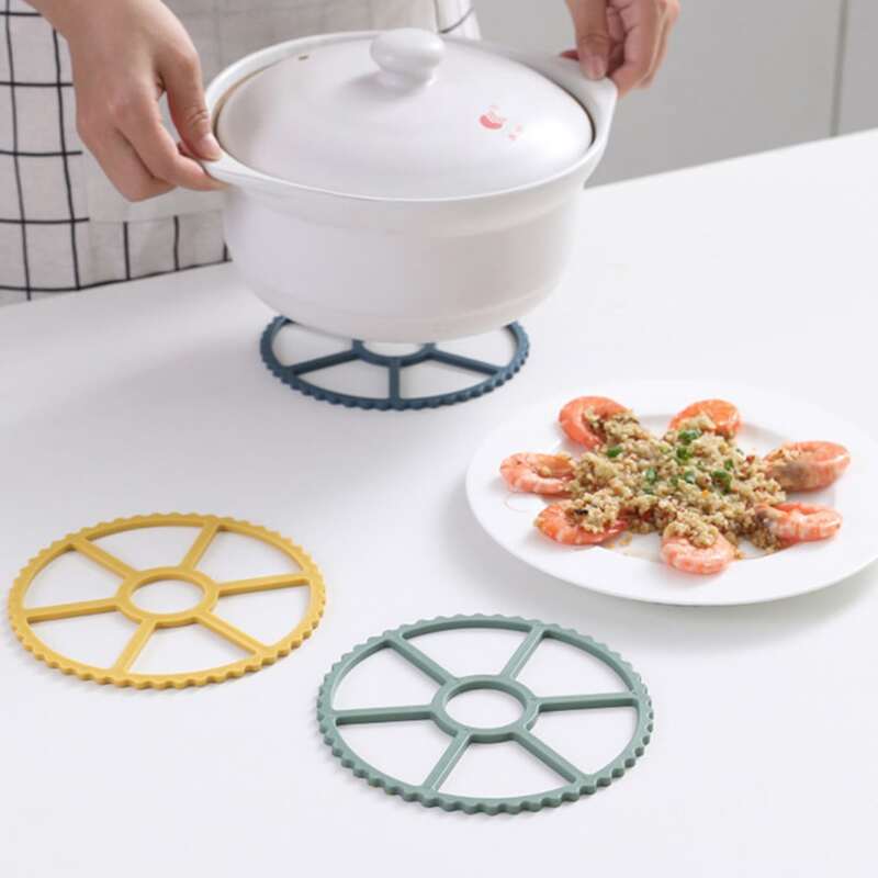 

1pc Random Color Hollow Placemat, Multicolor