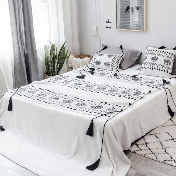 

1pc Snowflake Print Tassel Blanket, Black and white