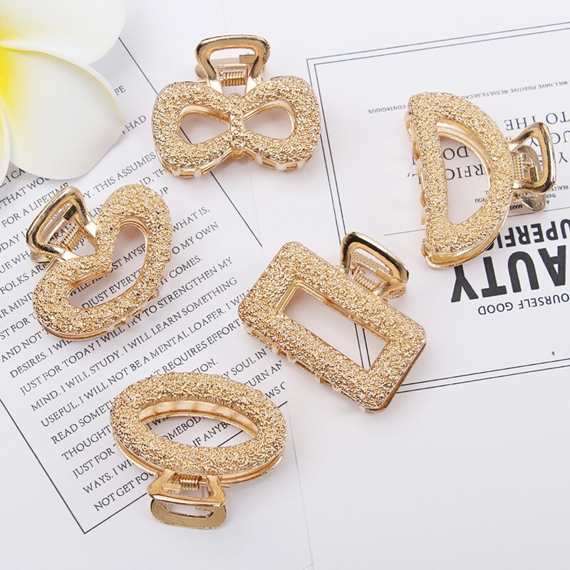 

1pc Random Bow & Heart Design Hair Claw, Gold
