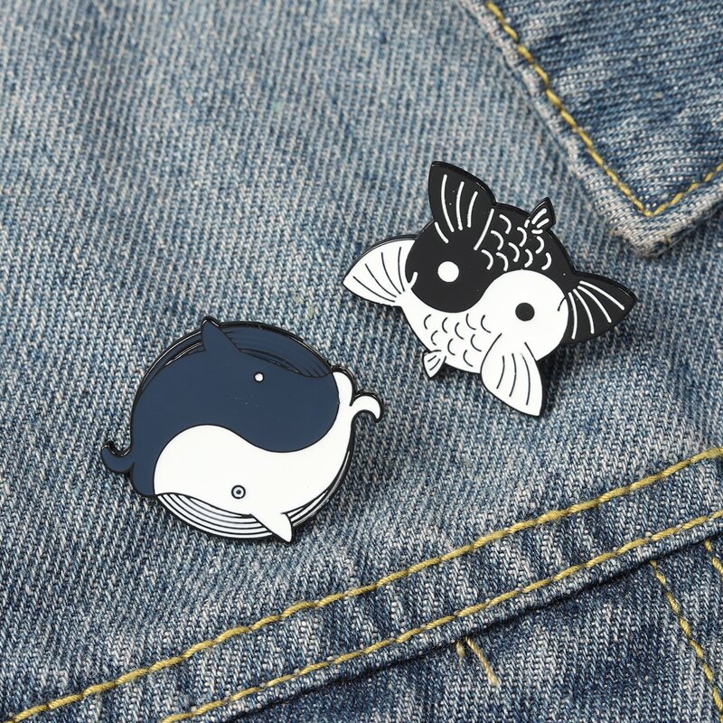 

2pcs Yin & Yang Whale Design Brooch, Multicolor