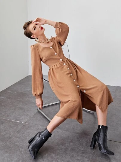 Kleid mit Laternenärmeln und Knöpfen vorn