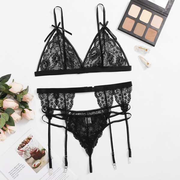 

Plus Floral Lace Garter Lingerie Set, Black
