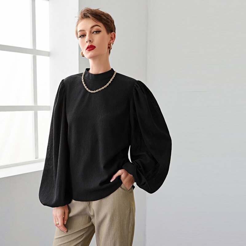 

Keyhole Back Bishop Sleeve Top, Black