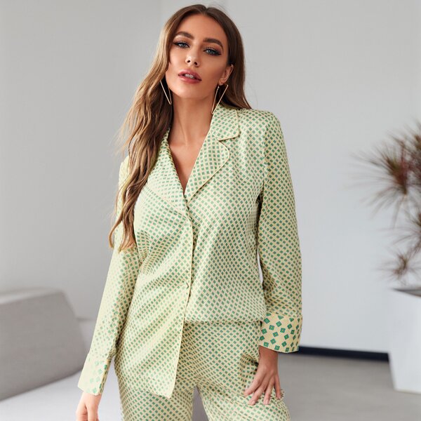 

Lapel Neck Allover Print Blouse, Multicolor