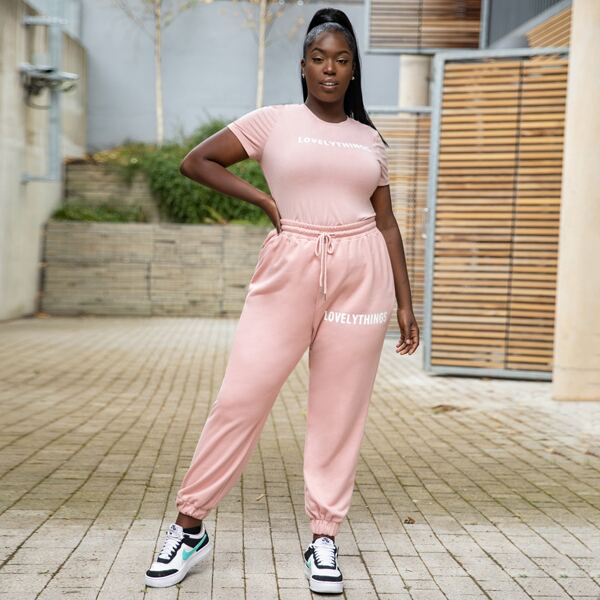 

Plus Letter Graphic Top & Drawstring Waist Sweatpants Set, Pastel baby pink