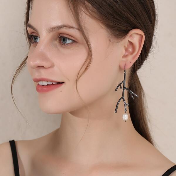 

Pearl Decor Branch Drop Earrings, Gun black