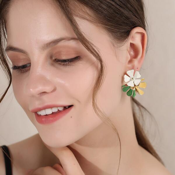 

Triple Flower Decor Stud Earrings, Multicolor