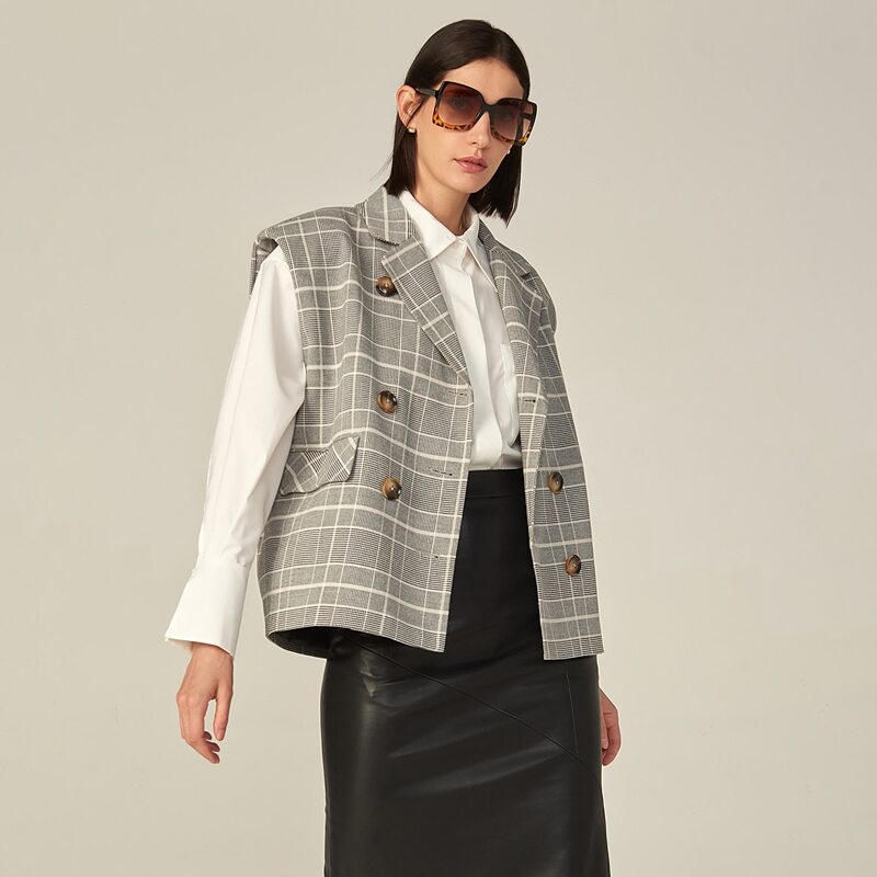 

VOLUMINOUS PADDED SHOULDER SLEEVELESS BLAZER, Black and white