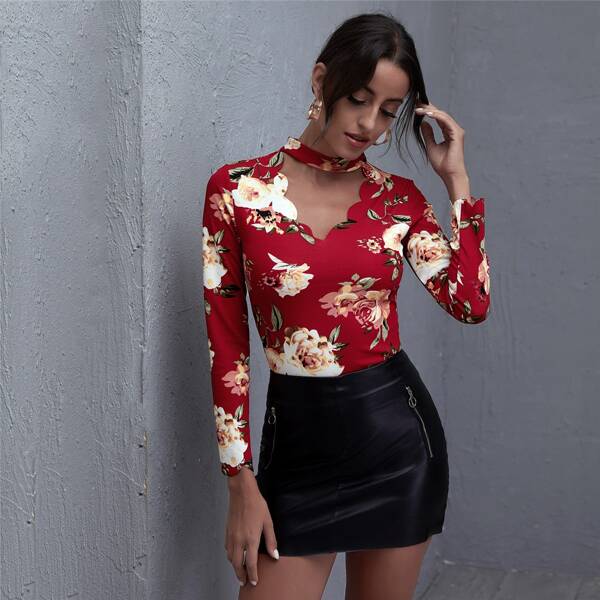 

Choker Neck Scallop Trim Floral Print Top, Burgundy