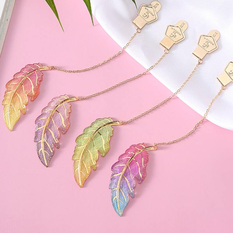 

1pc Leaf Shaped Random Bookmark, Multicolor