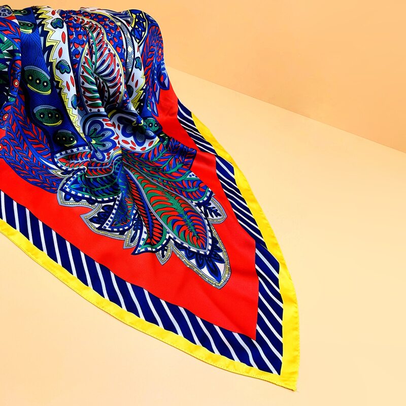 

Floral Pattern Bandana, Multicolor