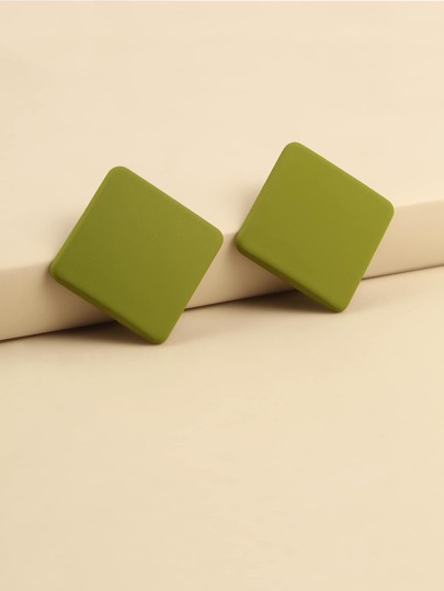 أقراط مسماري شكل مربع