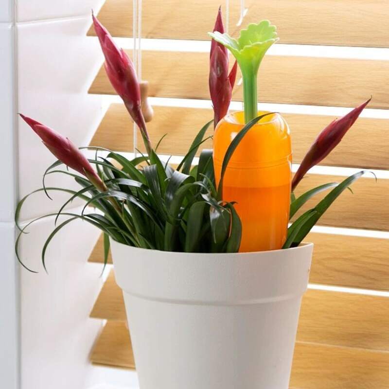 

1pc Carrot Shaped Automatic Watering Device, Orange