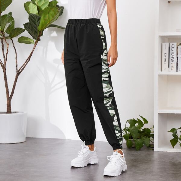 

Contrast Camo Side Seam Windbreaker Pants, Black