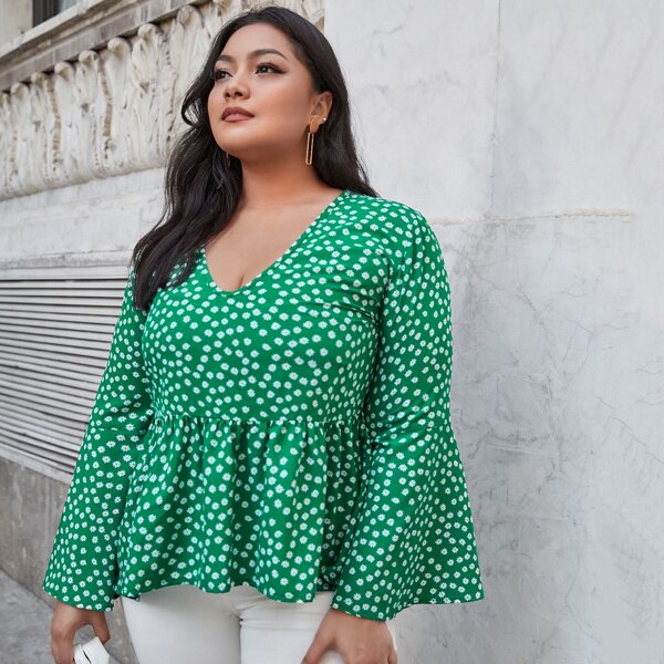 

Plus Ditsy Floral Ruffle Hem Blouse, Green
