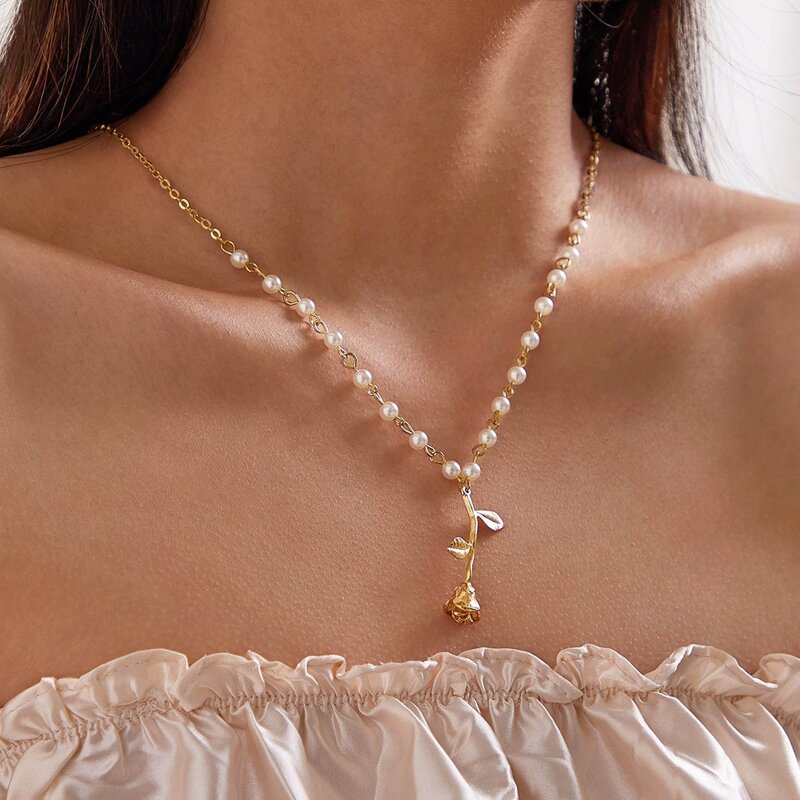 

1pc Faux Pearl Decor Rose Charm Necklace, Gold