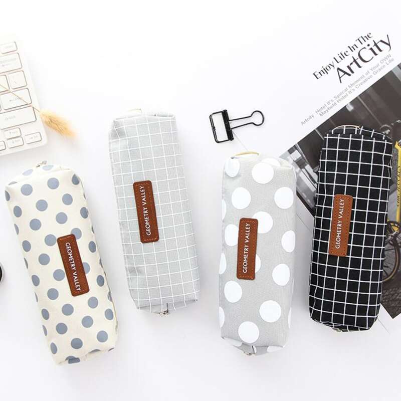 

1pc Random Plaid & Polka Dot Pencil Case, Multicolor
