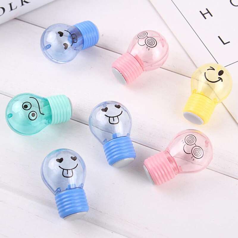 

1pc Random Cartoon Bulb Shaped Pencil Sharpener, Multicolor