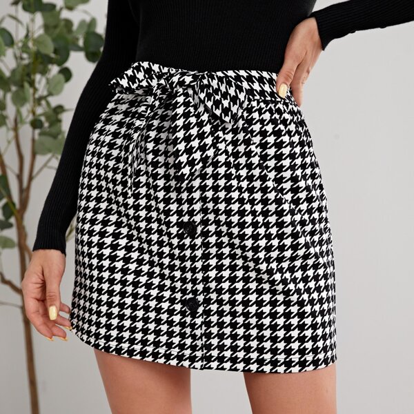 

Buttoned Tie Front Houndstooth Skirt, Black and white