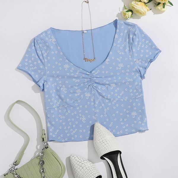 

Plus V-neck Ditsy Floral Ruched Crop Tee, Dusty blue