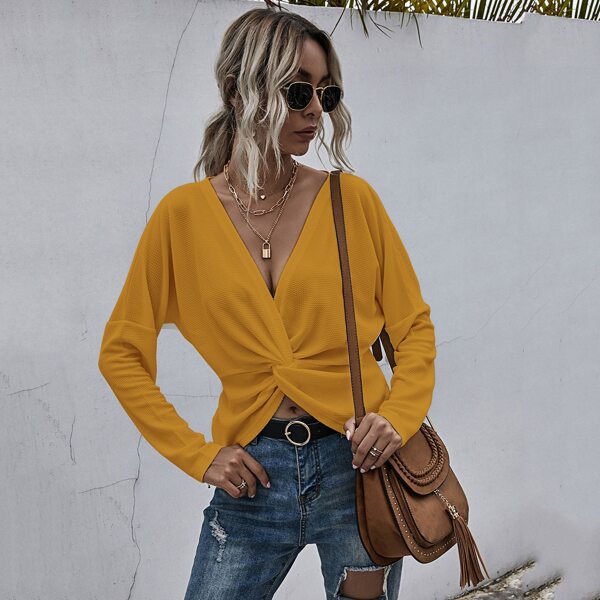 

Twist Front High Low Tee, Mustard yellow