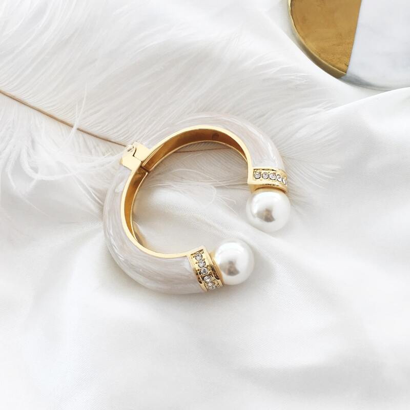 

Faux Pearl Decor Cuff Bracelet, Beige