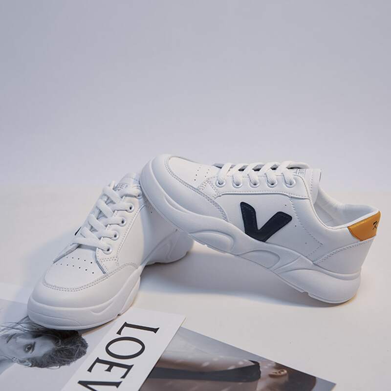 

Letter Lace-up Skate Shoes, White