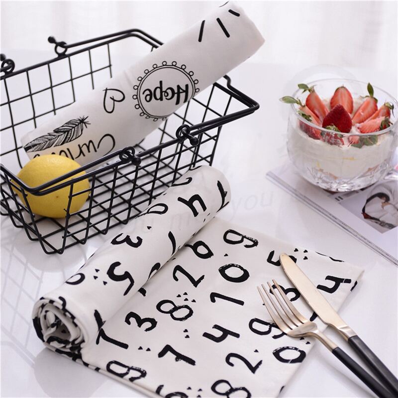 

1pc Random Pattern Placemat, Black and white