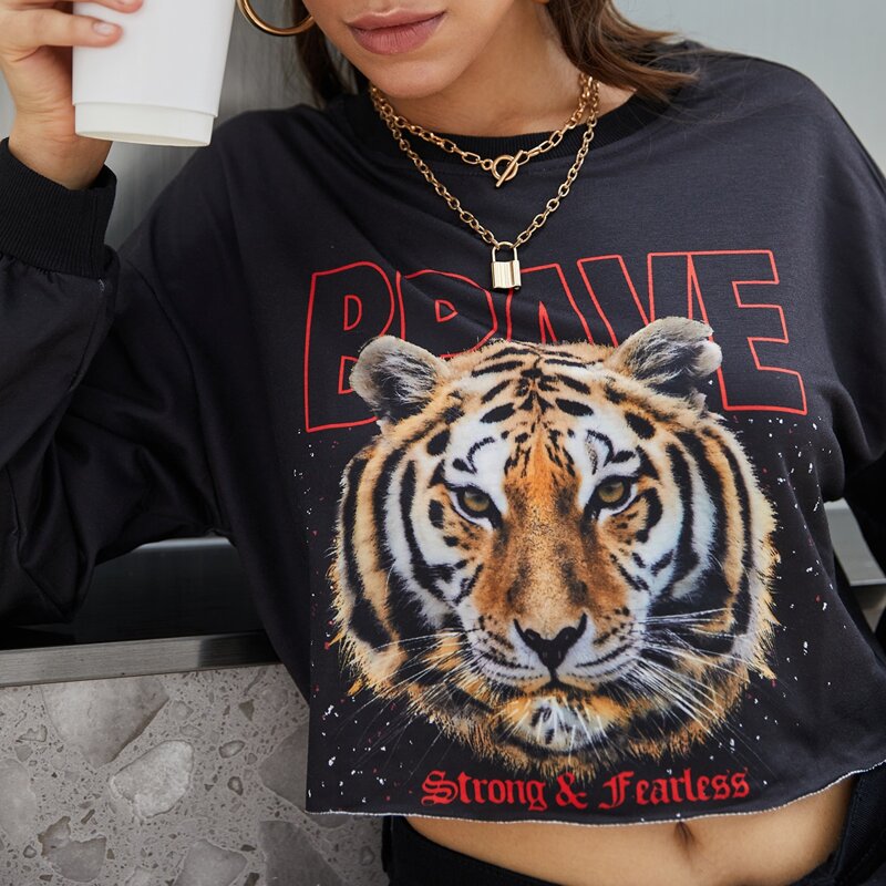 

Drop Shoulder Tiger & Letter Print Crop Pullover, Black