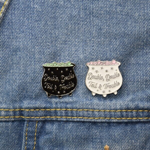 

2pcs Magic Potion Design Brooch, Multicolor