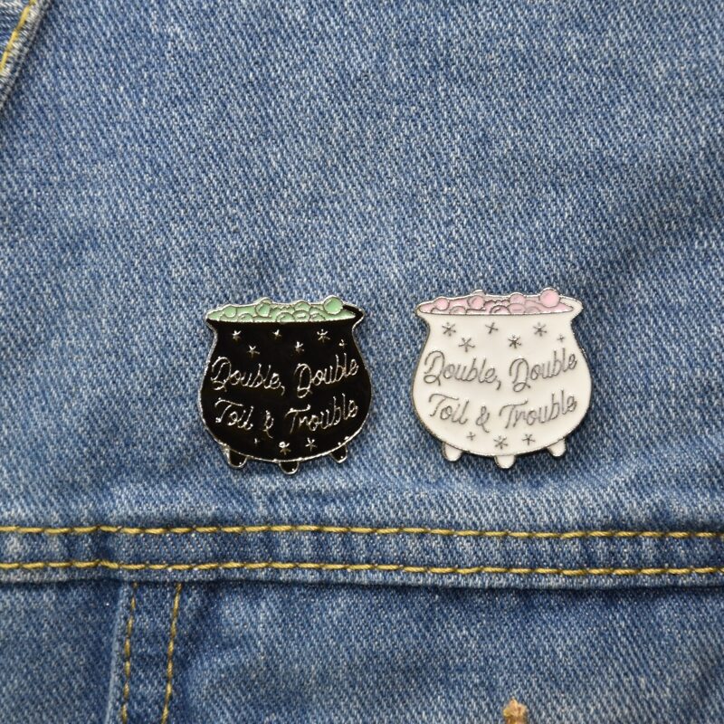 

2pcs Magic Potion Design Brooch, Multicolor