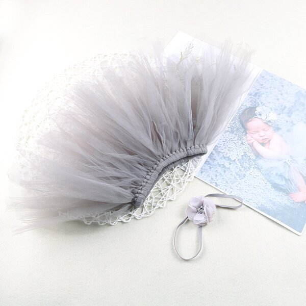 

Newborn Girl Solid Mesh Skirt & Appliques Headband Photo Outfit, Grey