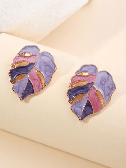 اقراط مسماري نمط ورق ملون