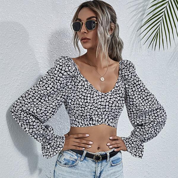 

Ditsy Floral Flounce Sleeve Tie Back Crop Top, Black and white