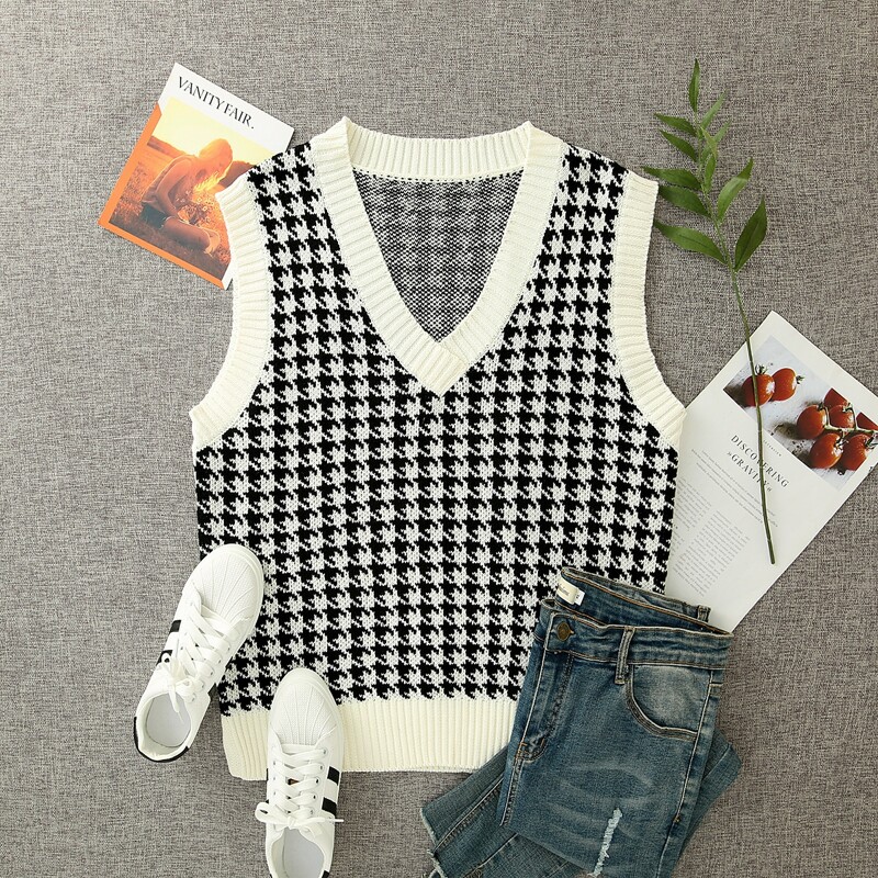 

Houndstooth V-neck Sweater Vest, Black and white