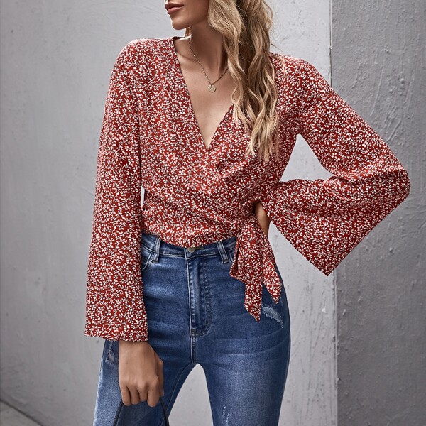 

Surplice Neck Knot Ditsy Floral Crop Top, Red and white