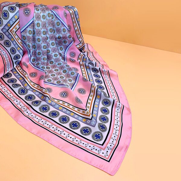 

Floral Pattern Bandana, Multicolor