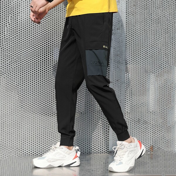 

Men Letter Graphic Flap Pocket Cargo Pants, Black