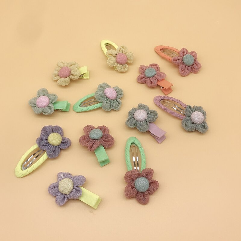 

2pcs Random Floral Hair Clip, Multicolor