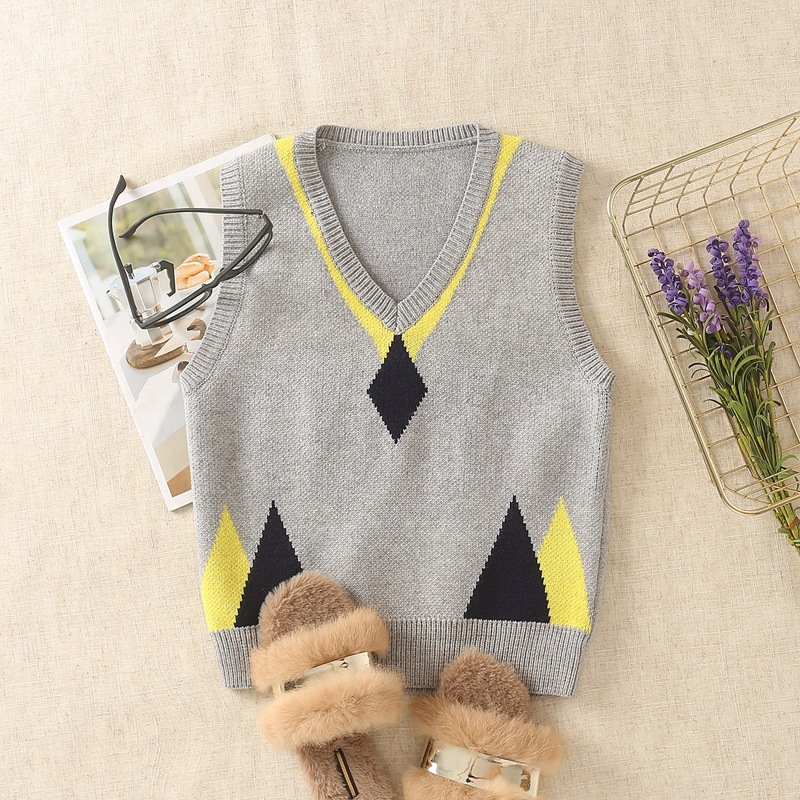 

V-neck Argyle Pattern Sweater Vest, Light grey