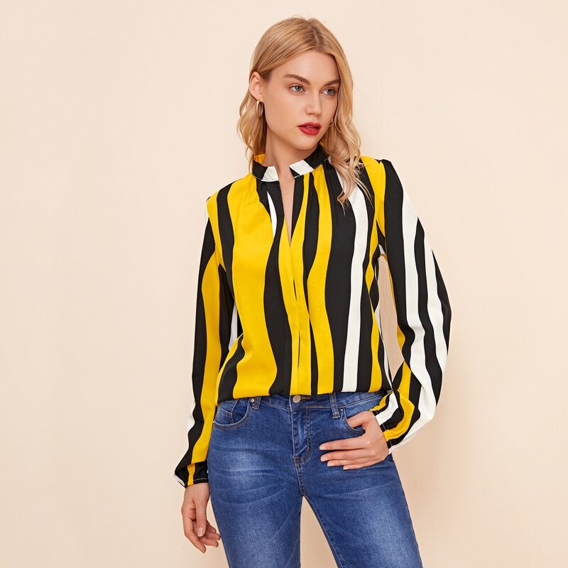 

Notched Neck Graphic Print Blouse, Multicolor