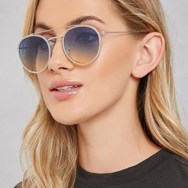 

Ombre Tinted Brow Bar Sunglasses, Multicolor