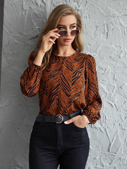 لباس علوي باكمام فانوس وبفتحة بطباعة شامل