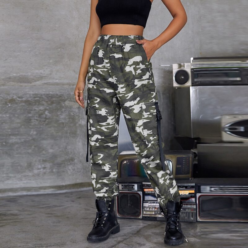 

Camo Buckle Ribbon Flap Pockets Cargo Pants, Multicolor