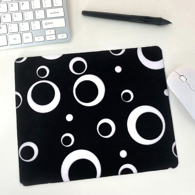 

1pc Circle Print Mouse Pad, Black and white