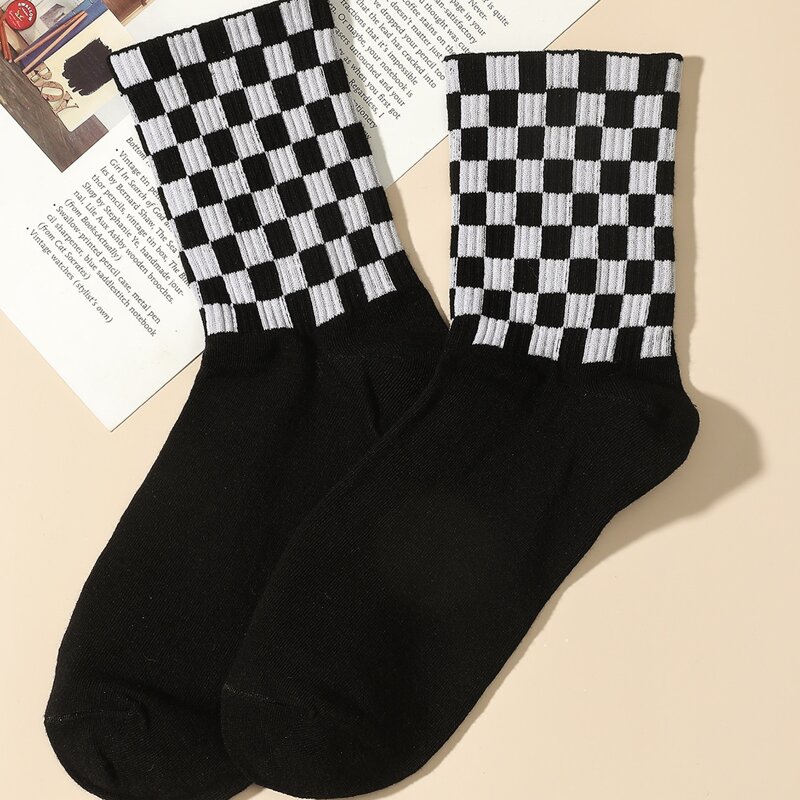 

1pair Plaid Socks, Black and white