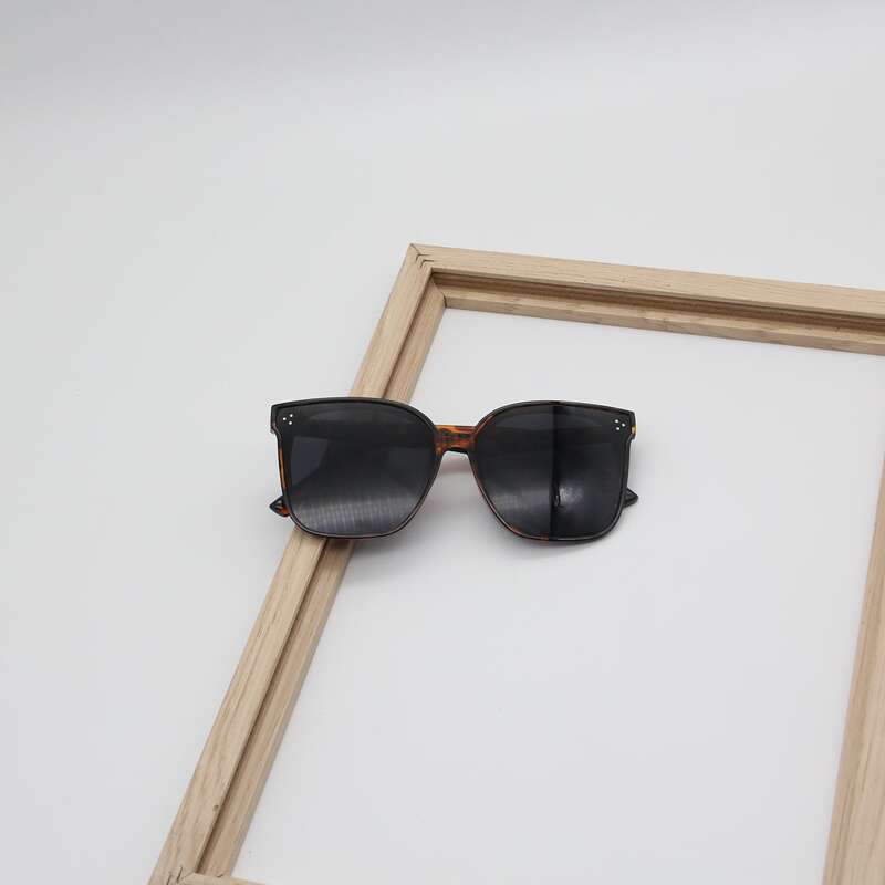 

Square Frame Tortoiseshell Sunglasses