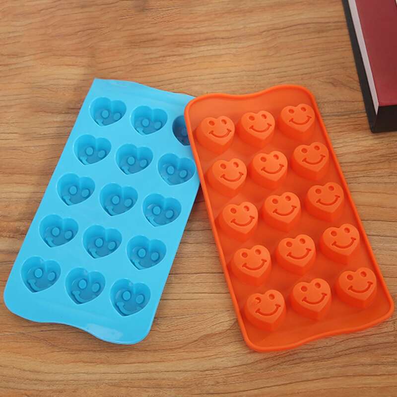 

1pc Heart Shaped Random Baking Mold, Multicolor