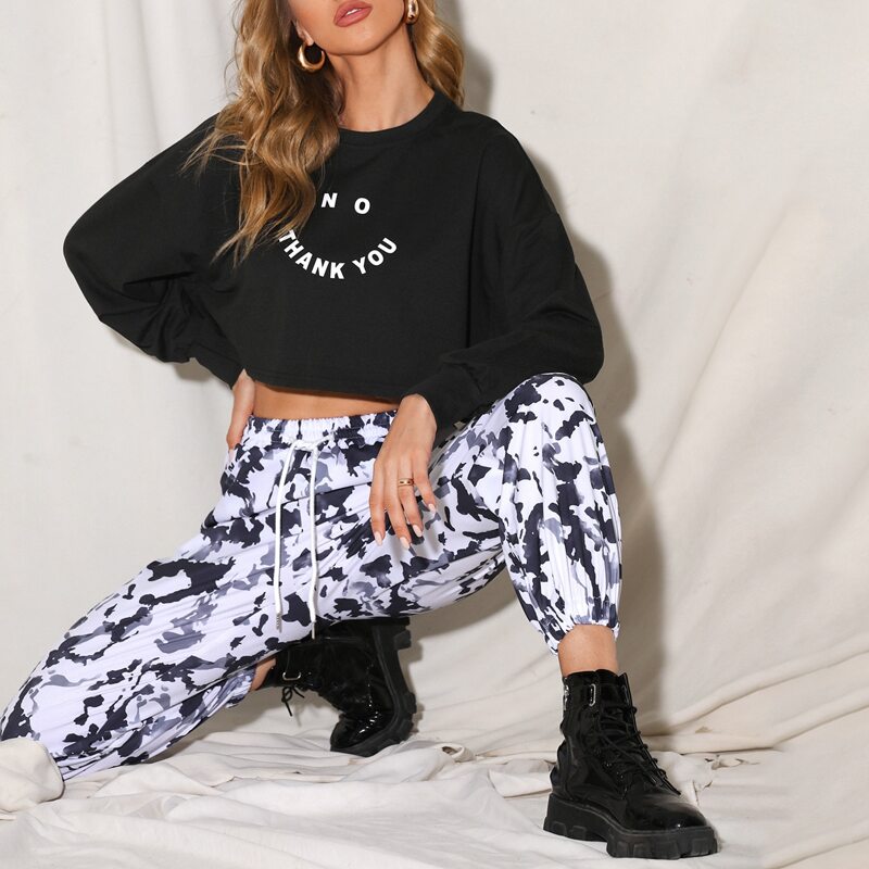 

Drop Shoulder Slogan Graphic Crop Pullover, Black
