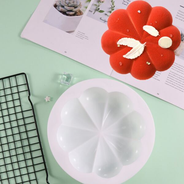 

1pc Flower Shaped Cake Mold, White